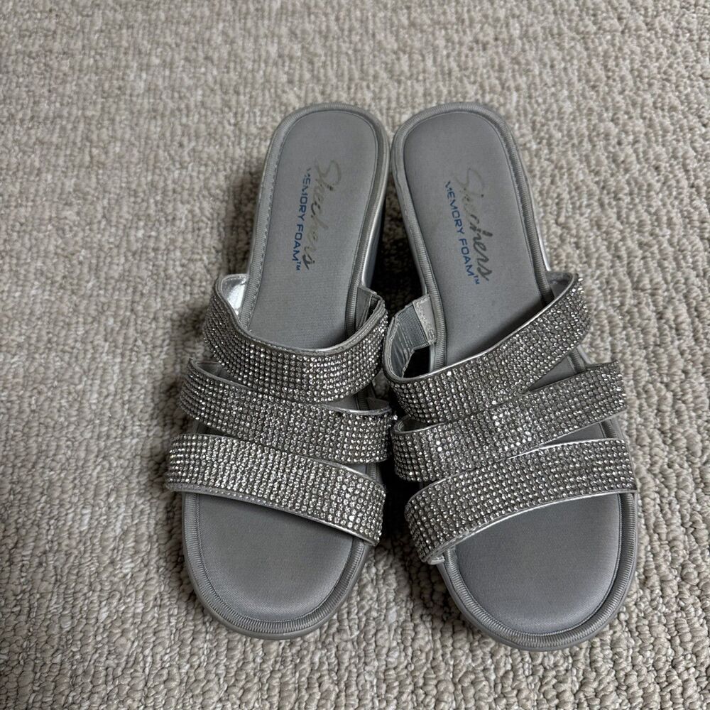 Skechers Womens Size 7 Memory Foam Sandals Silver  Rhinestone